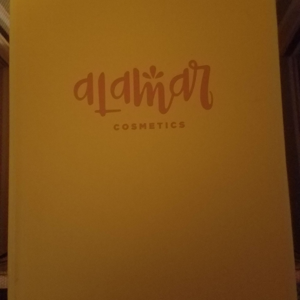 Alamar eyeshadow